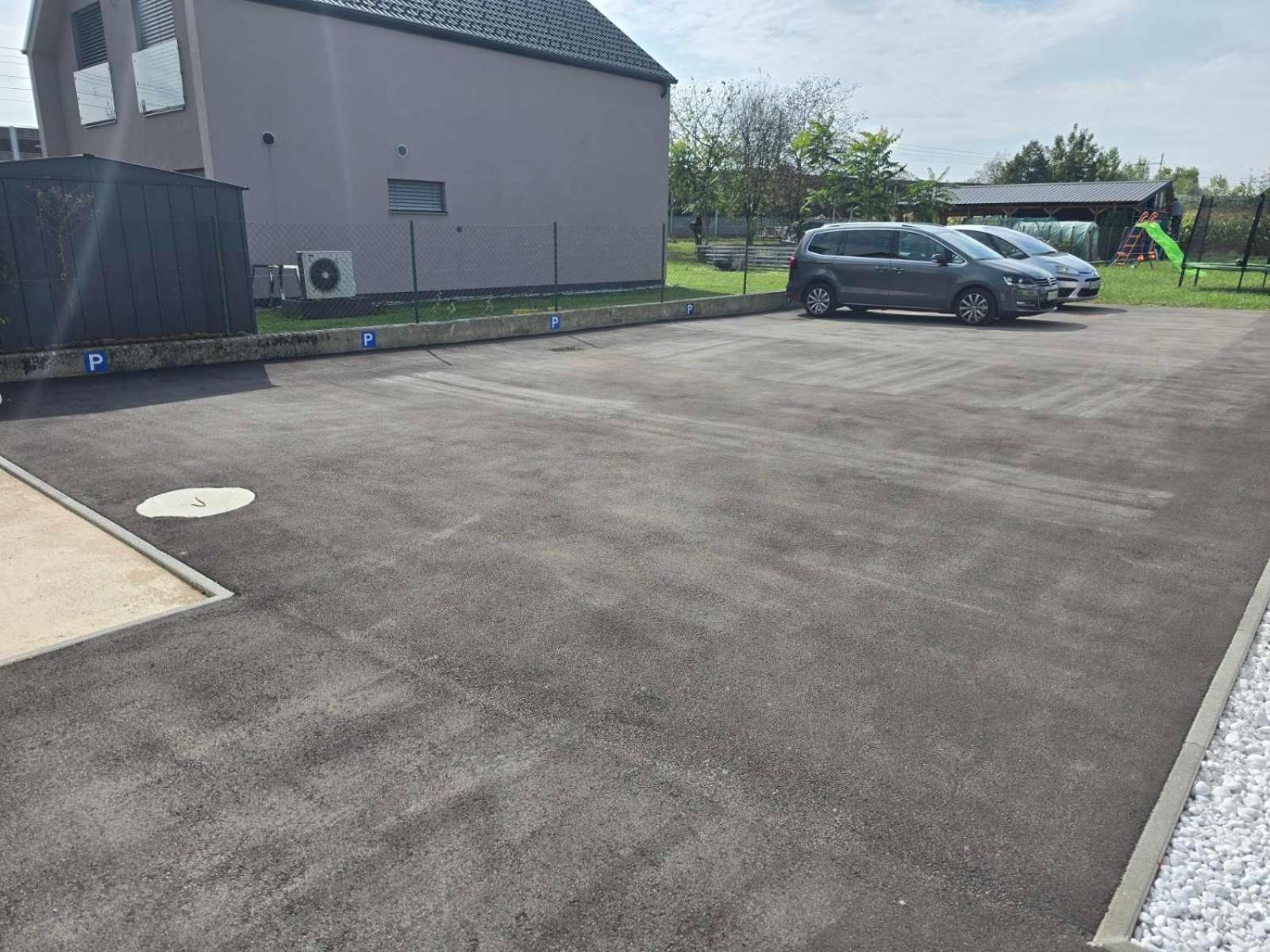 Golden Oasis Free Private Parking *