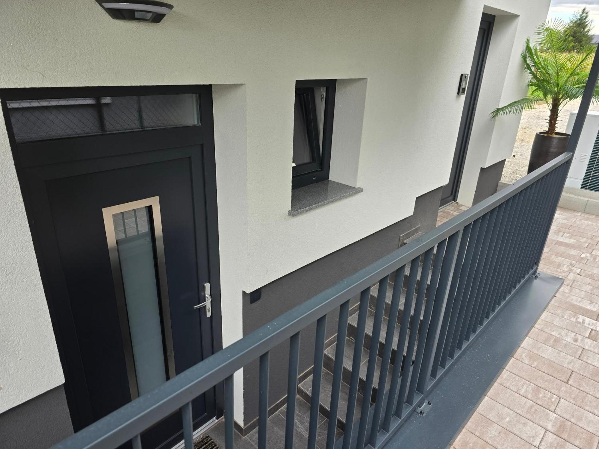 Golden Oasis Free Private Parking Appartement