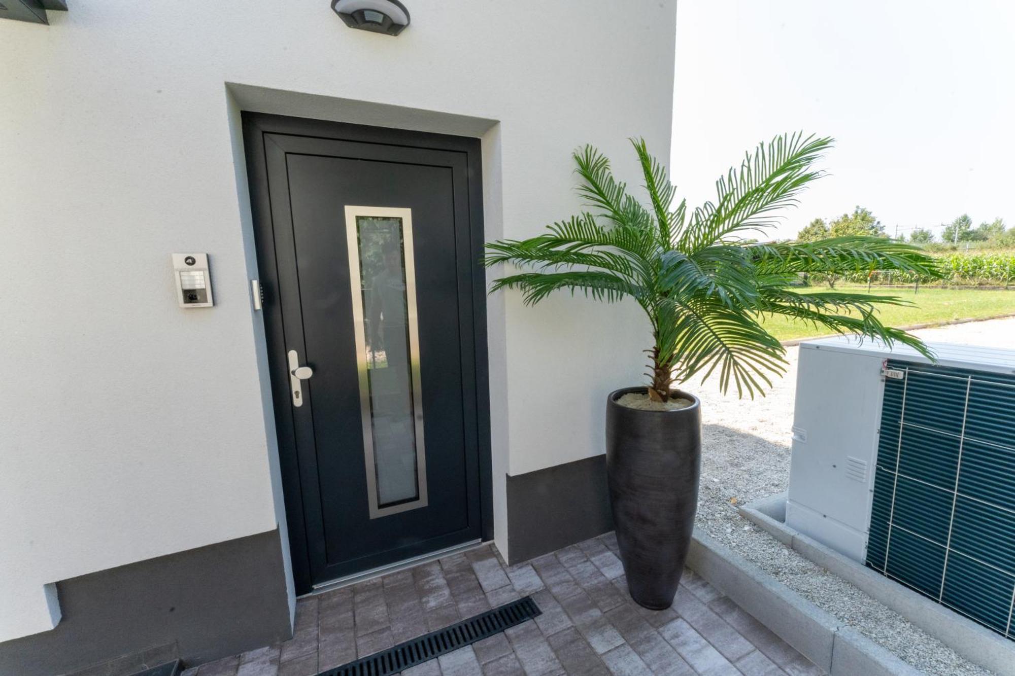 Appartement Golden Oasis Free Private Parking Ljubljana